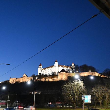 Extralarge Queen Room In The Heart Of Bratislava With Terrace Exterior foto
